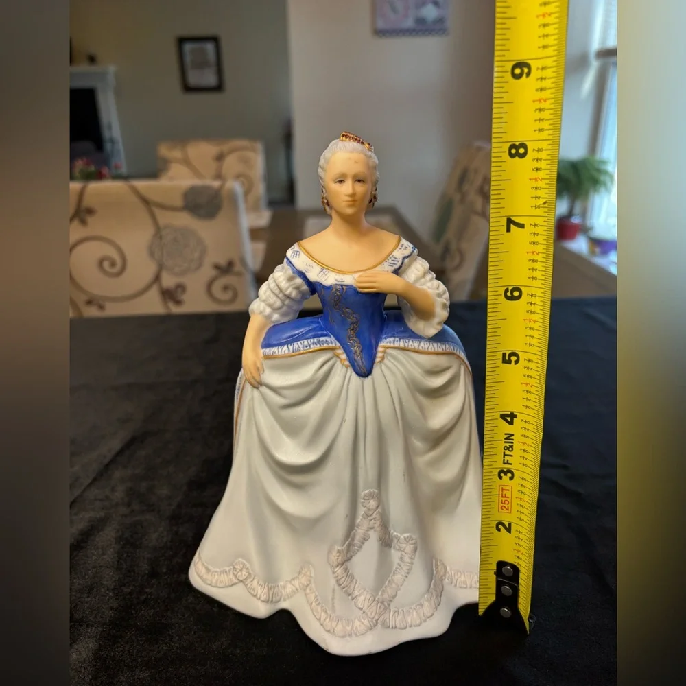 Franklin Mint Cathrine The Great Figurine / Porcelain Rococo Collectible - Picture 9 of 10